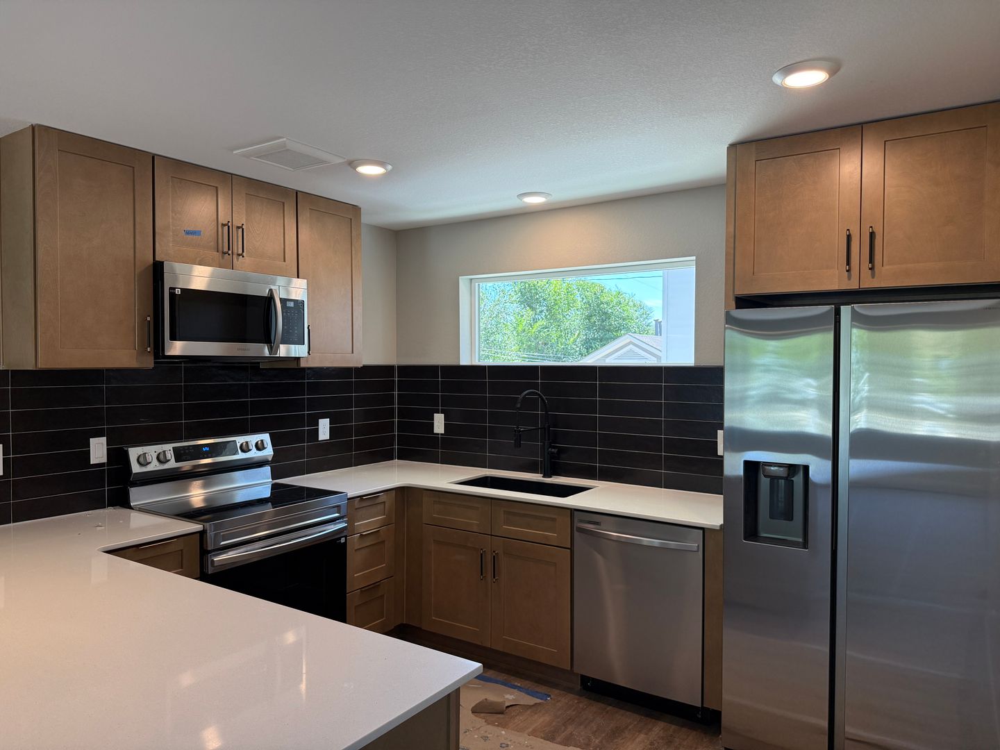 Lakewood Apartment: 1576-1590 Kendall St