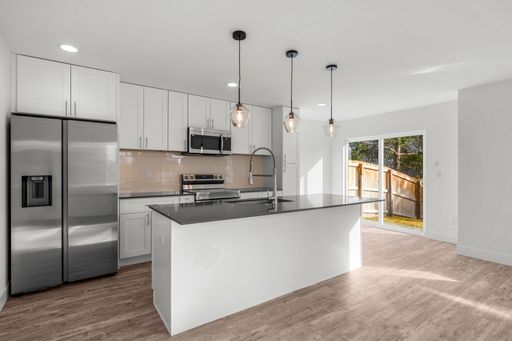 Large Home Available Now! | 4 Weeks Free Rent! Blocks from Regis University – photo 1