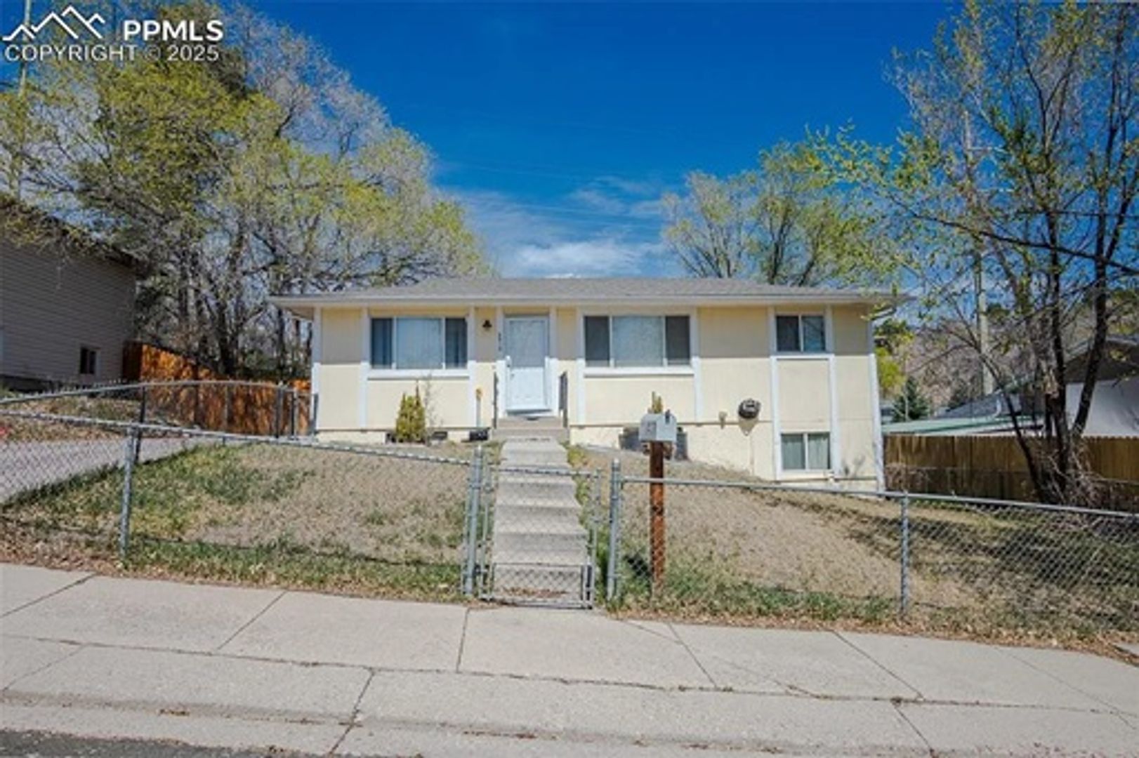 Charming 3 Bedroom in West Colorado Springs