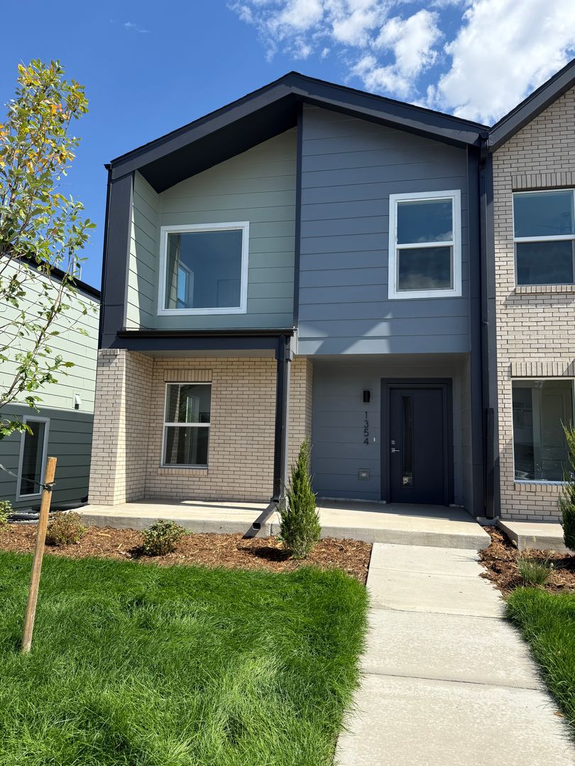 Aurora Apartment: 1300 Alton St