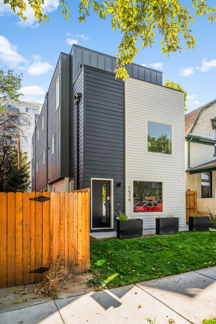 Denver Multiplex: 1570-1574 N Gilpin St