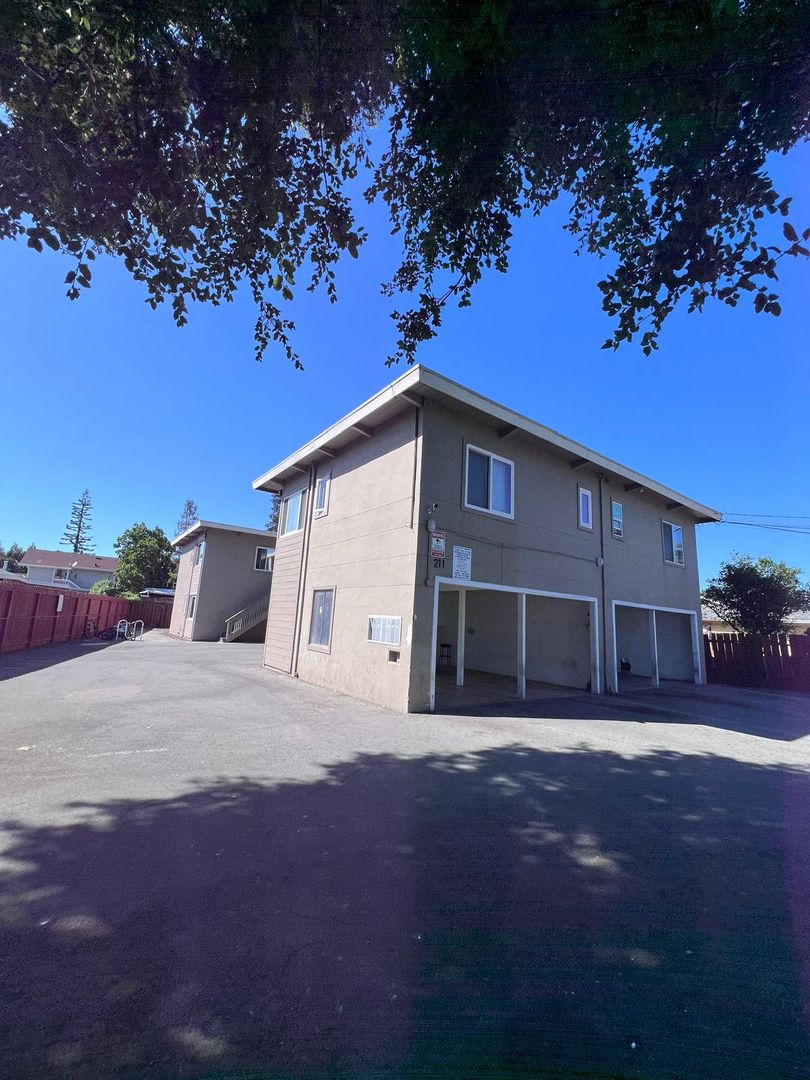 Redwood City Apartment: 201-211 Third Avenue