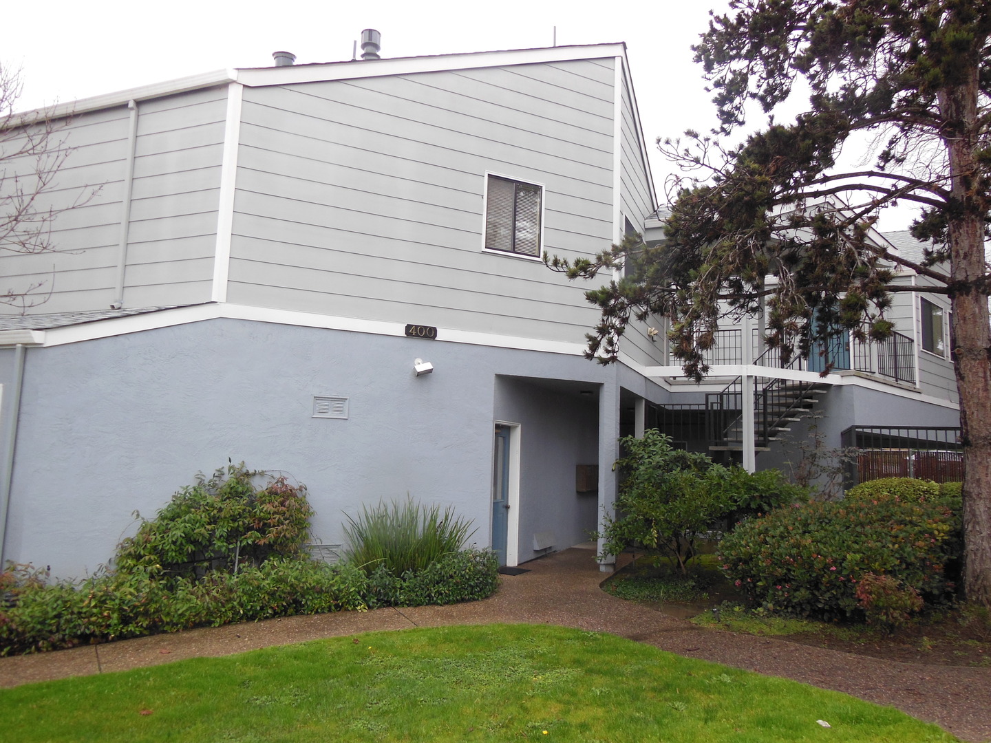 San Carlos Apartment: 400 Laurel Street