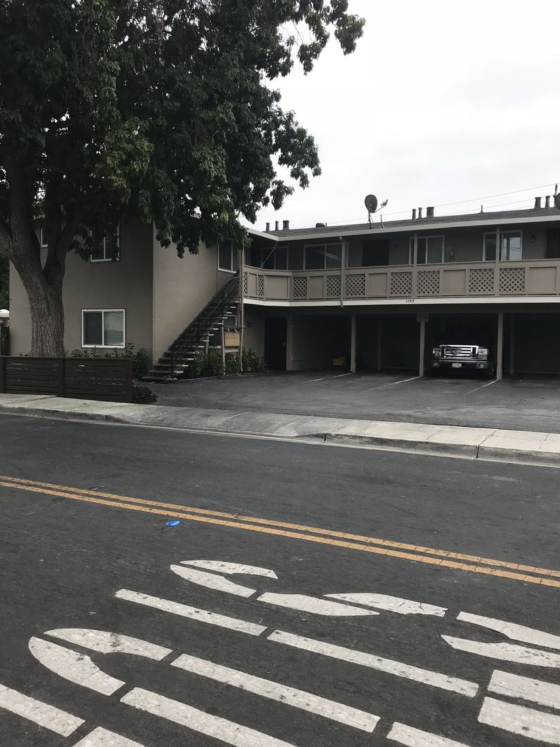 Menlo Park Apartment: 1102 Henderson Road