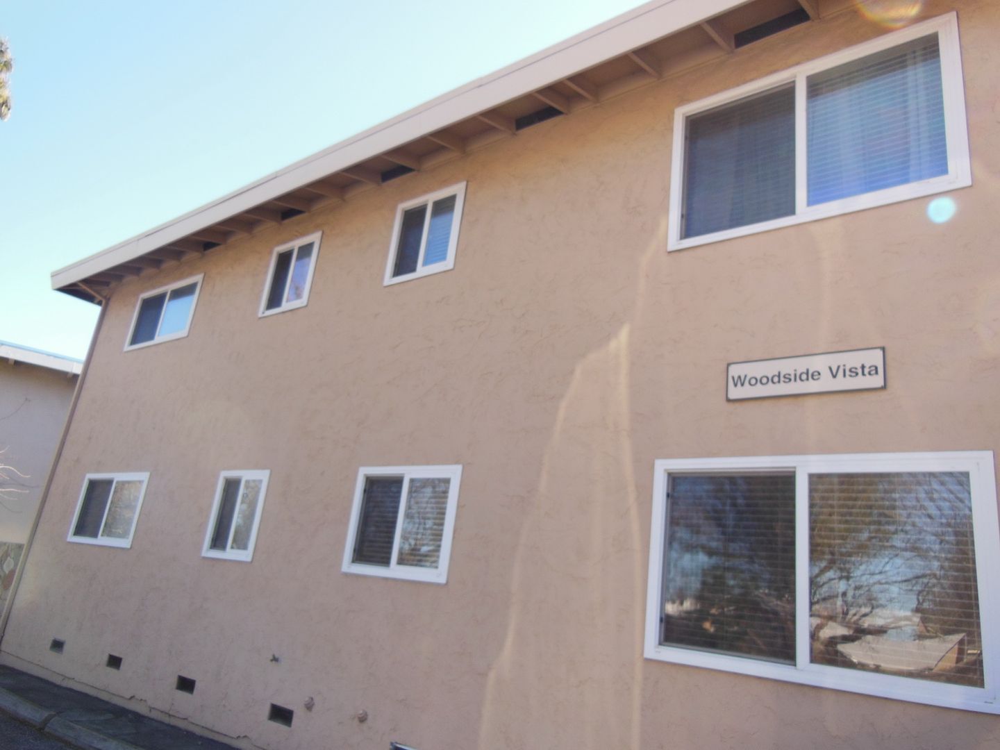 Redwood City Apartment: 1963 Woodside Road