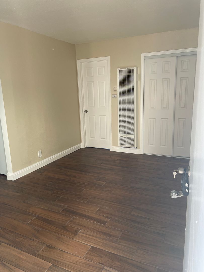 Redwood City Apartment: 430 Chestnut Street