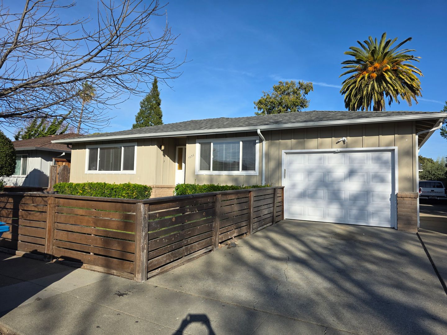 Redwood City Apartment: 1036-1038 Dodge Drive