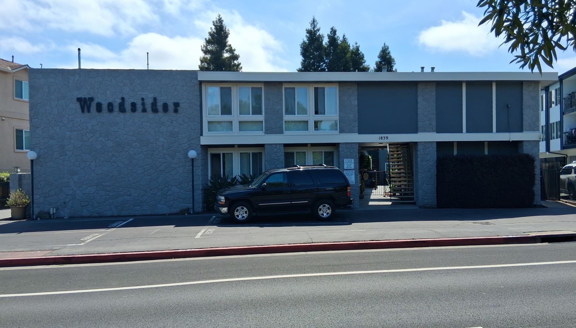 Redwood City Apartment: 1839 Woodside Road