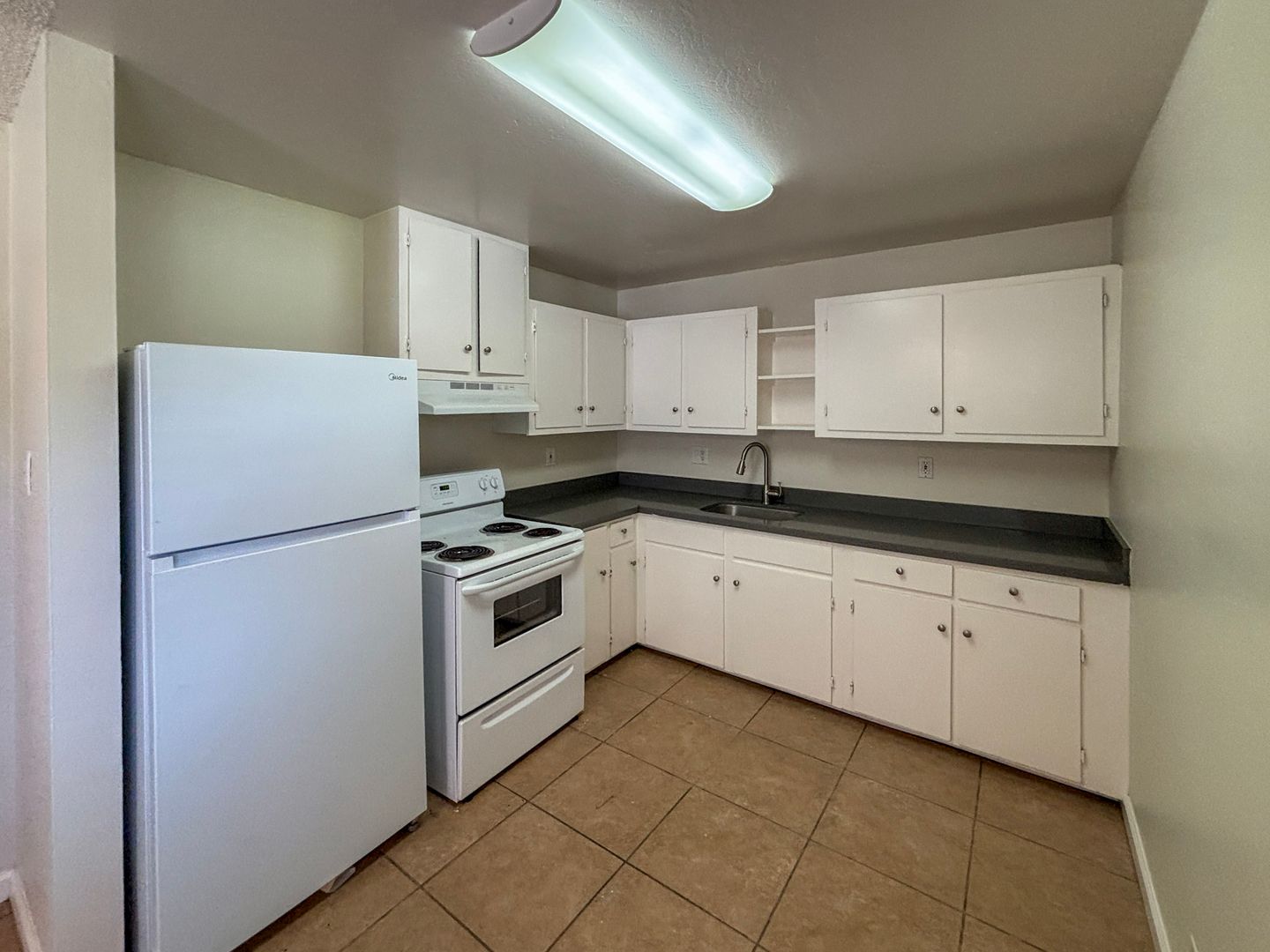 Brentwood Apartment: 904 Dainty Ave