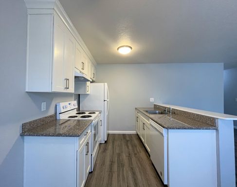Welcome Home to Comfort & Style on Gettysburg Place! – photo 1
