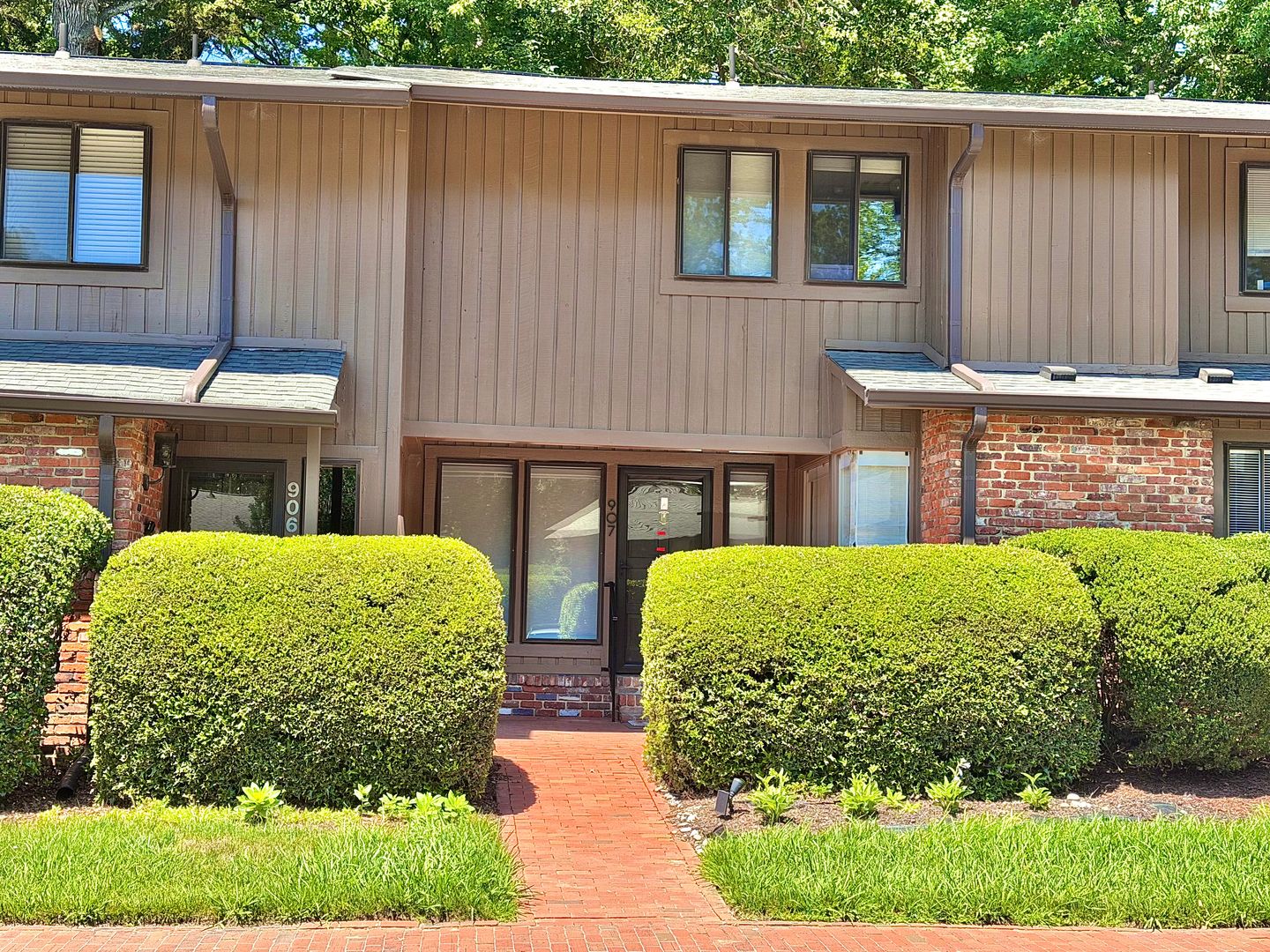 Chapel Hill Apartment: 907 Oak Tree Dr.