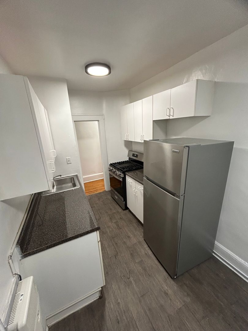Montclair Apartment: 7 St. Lukes Pl