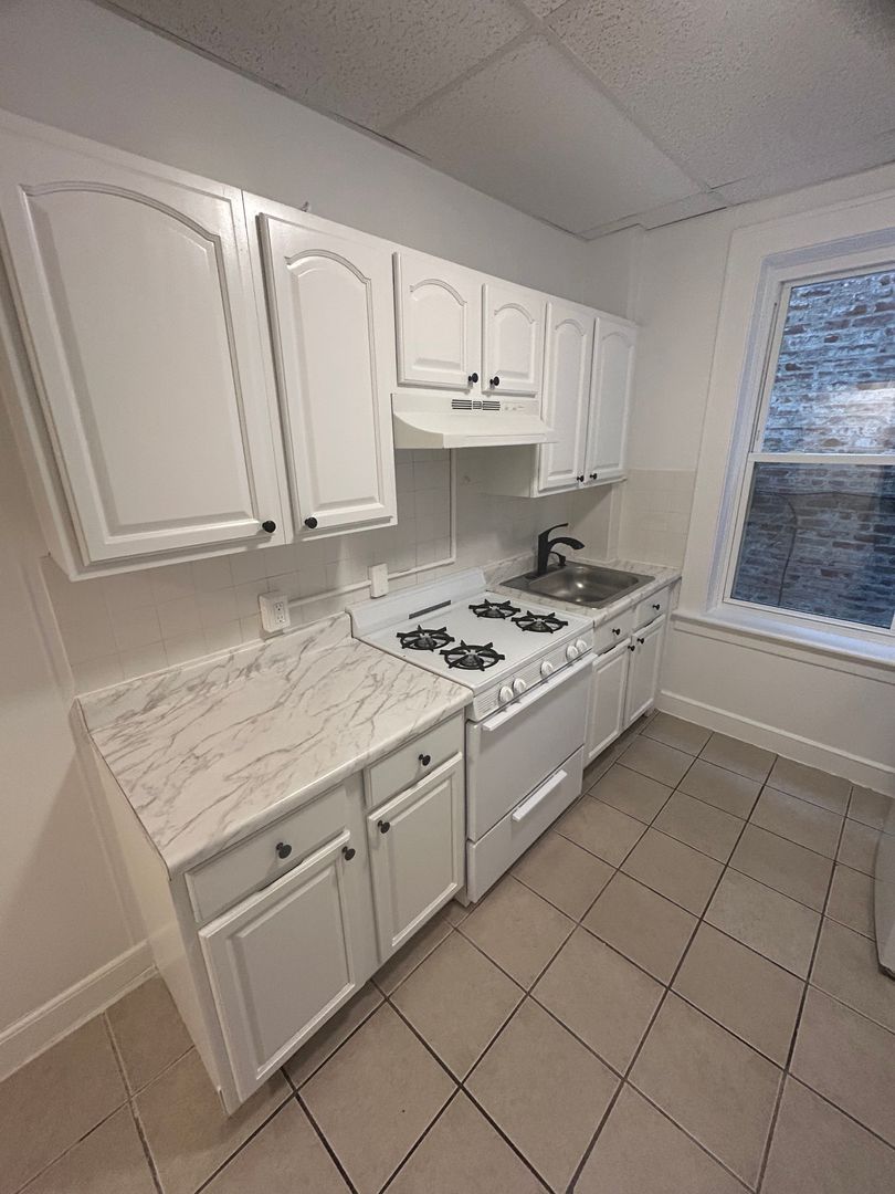 Leonia Apartment: 300 Elm Pl