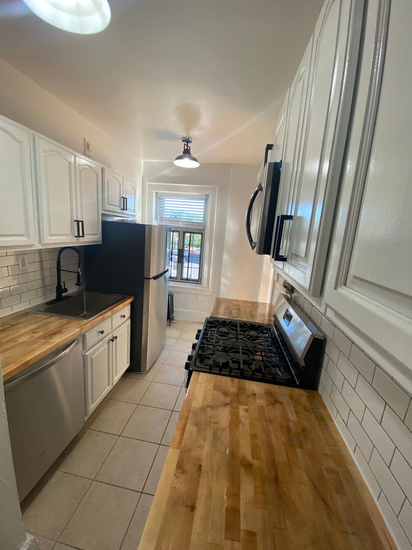 Montclair Apartment: 7 St. Lukes Pl