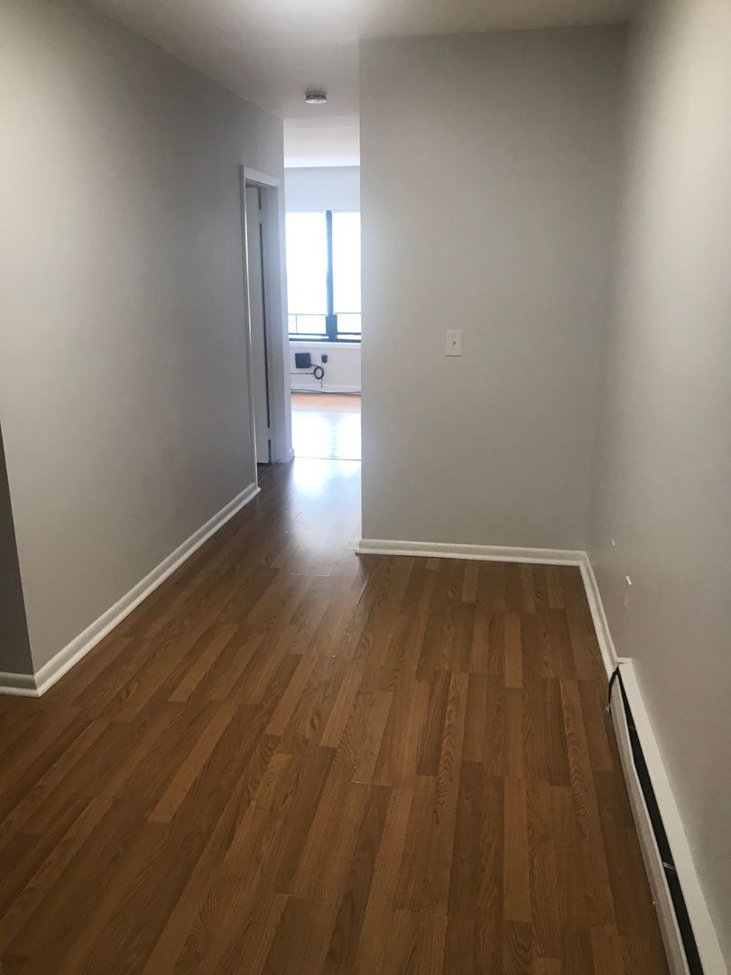 Red Bank Apartment: 83 Monmouth St