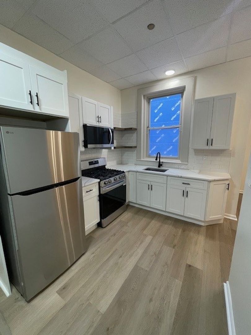 Bound Brook Apartment: 110 Hamilton St