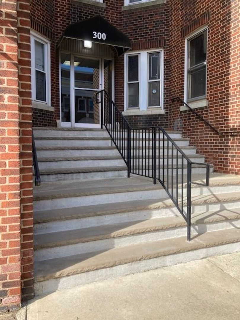 Leonia Apartment: 300 Elm Pl