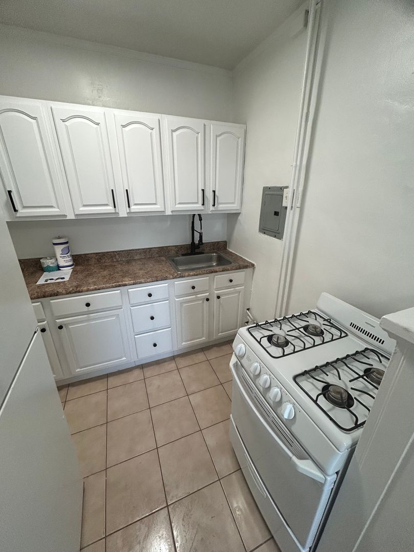 Nutley Apartment: 304 Hillside Ave