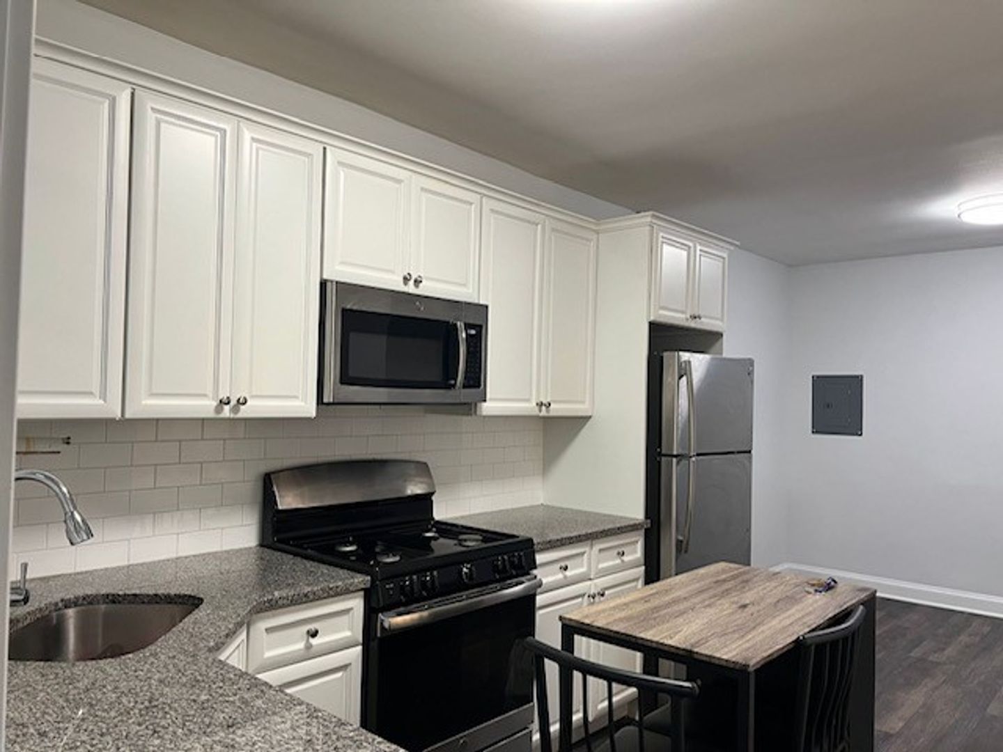 Amityville Apartment: 216-222 Broadway