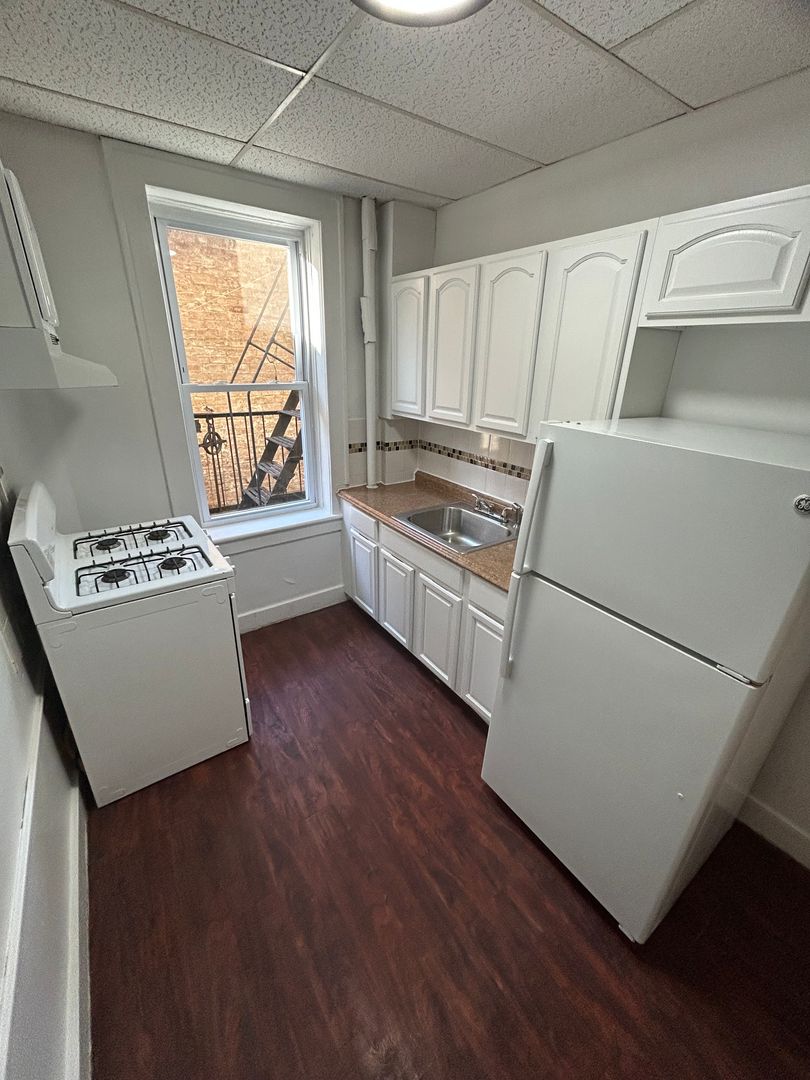 Leonia Apartment: 300 Elm Pl