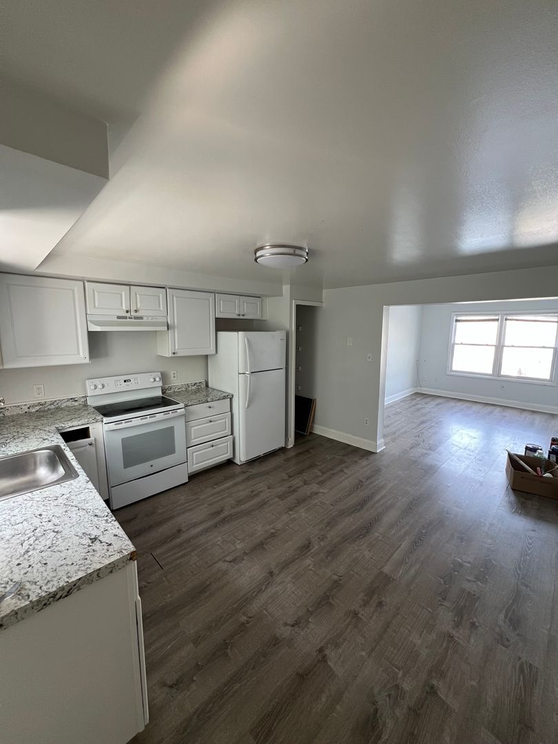 Easton Apartment: 815-819 Ferry St
