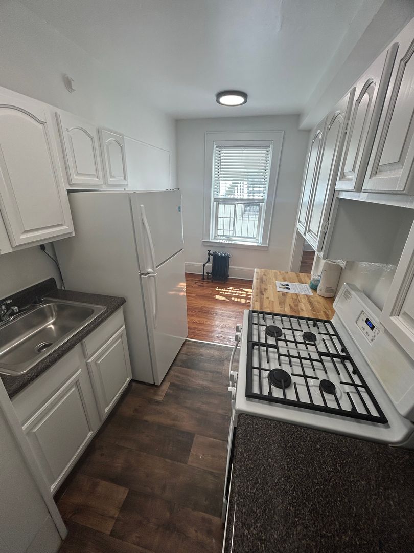 Montclair Apartment: 7 St. Lukes Pl