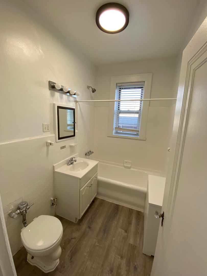 Rutherford Apartment: 154 Union Ave