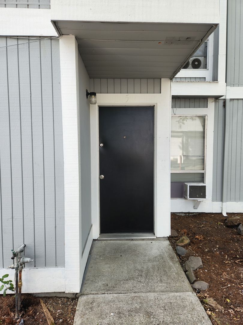Santa Rosa Apartment: 1700 Mission Blvd.