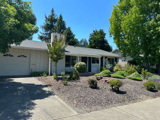 Lovely Home in Oakmont 55+ Community, 2 bedroom, 2 full baths – photo 1