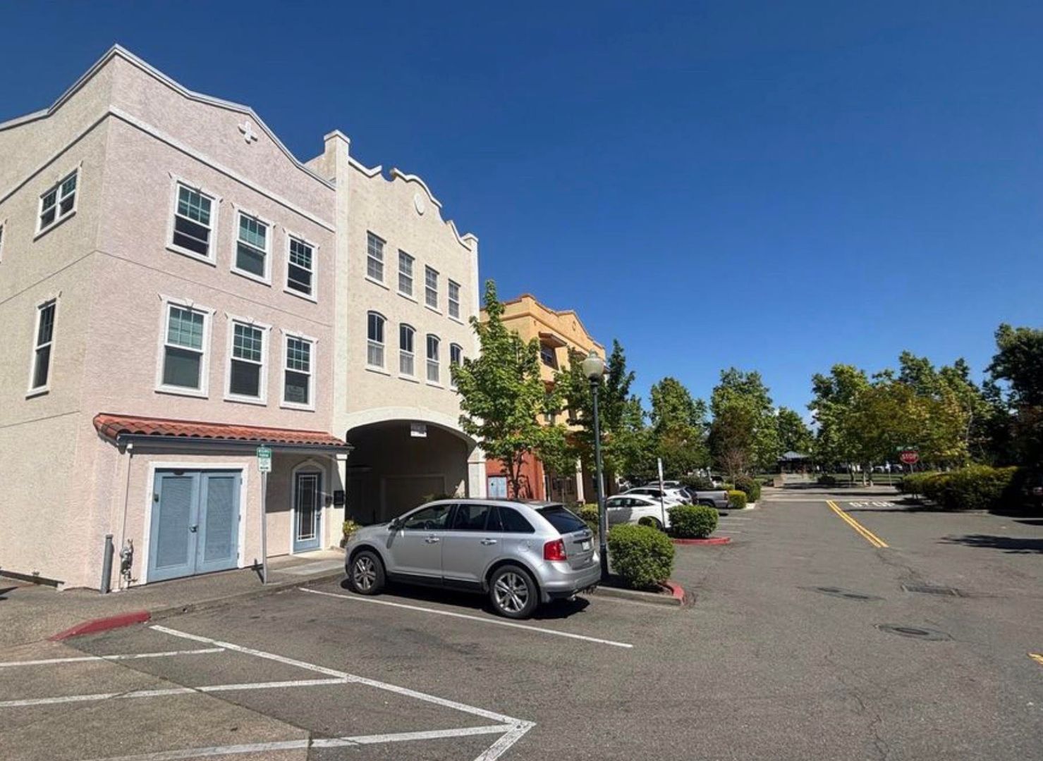 Windsor House: 776 McClelland Drive