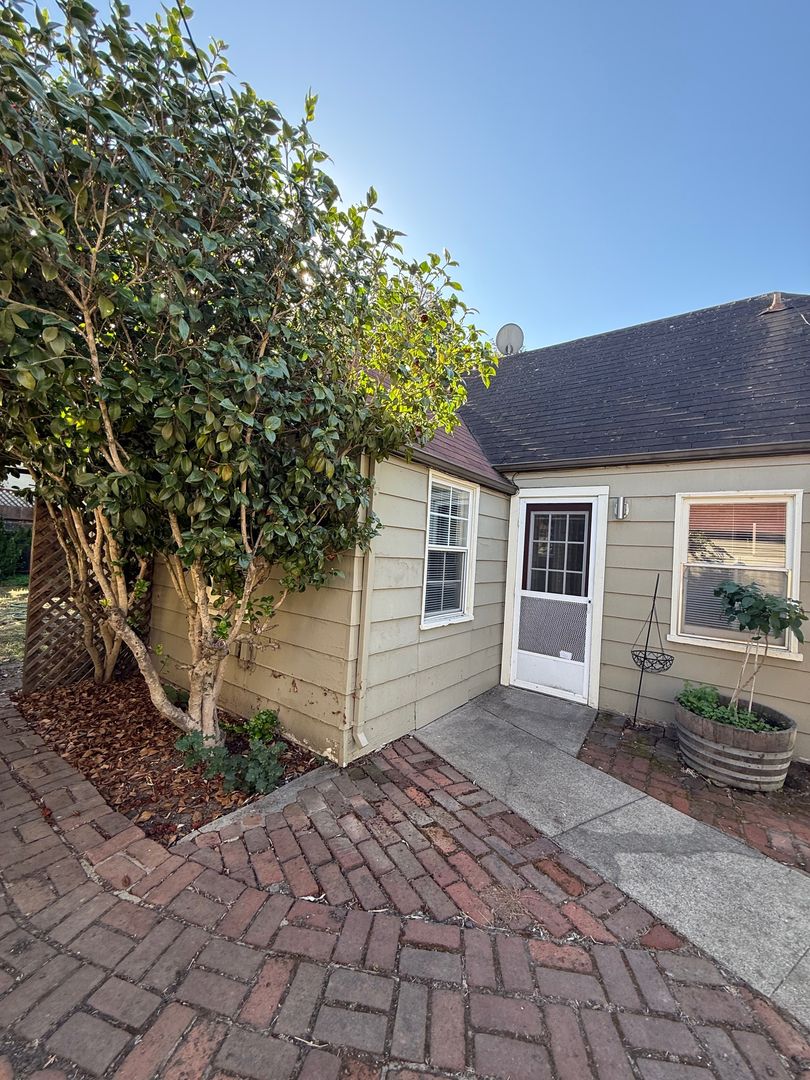 Santa Rosa Apartment: 746 Slater Street