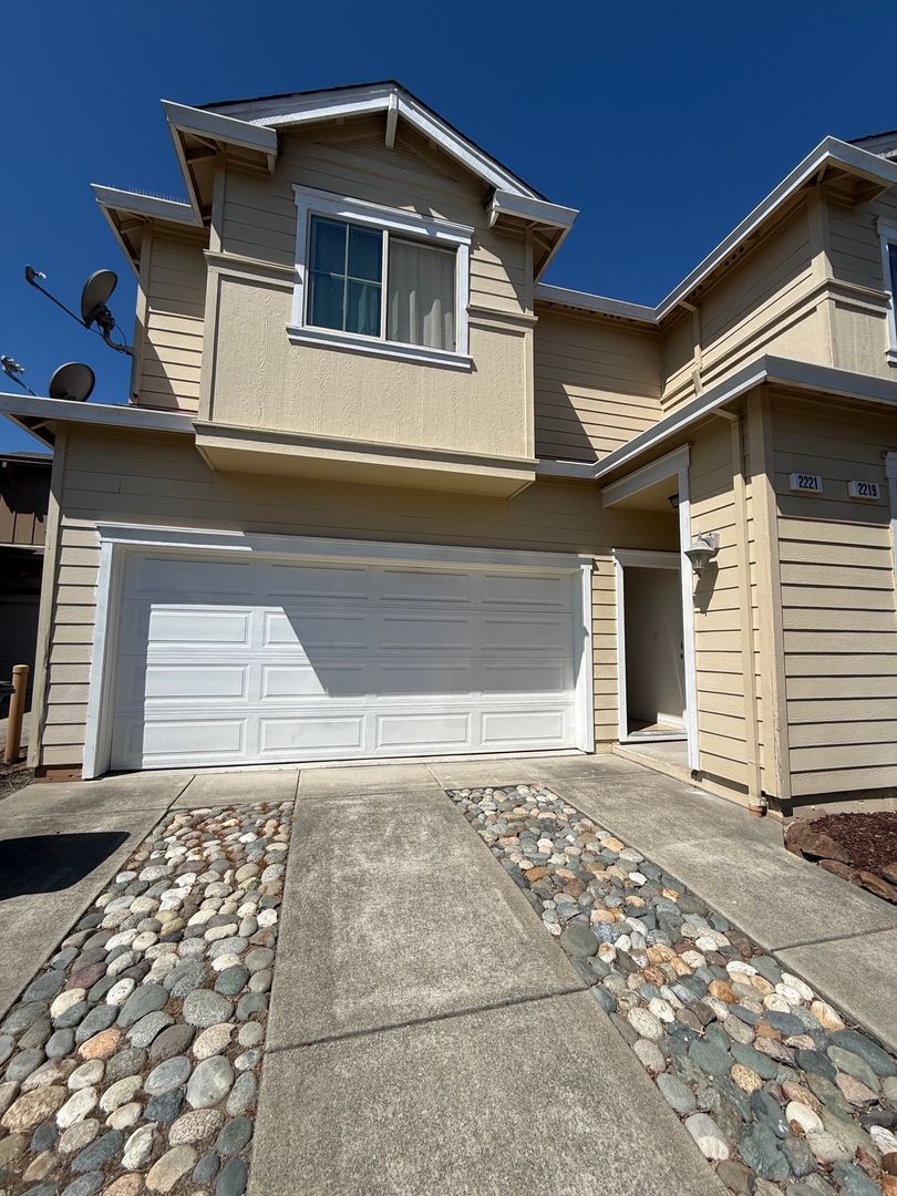 Santa Rosa House: 2221 Versailles St