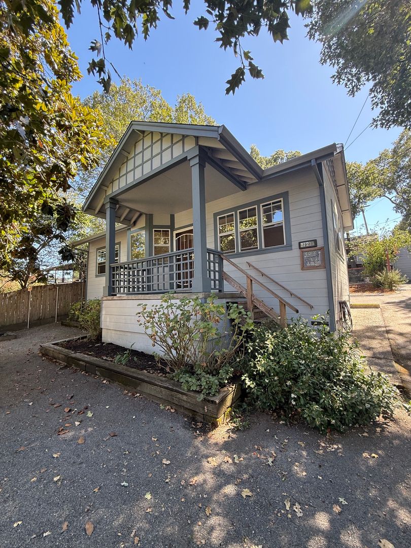 Cotati House: 8121 1/2 El Rancho Drive