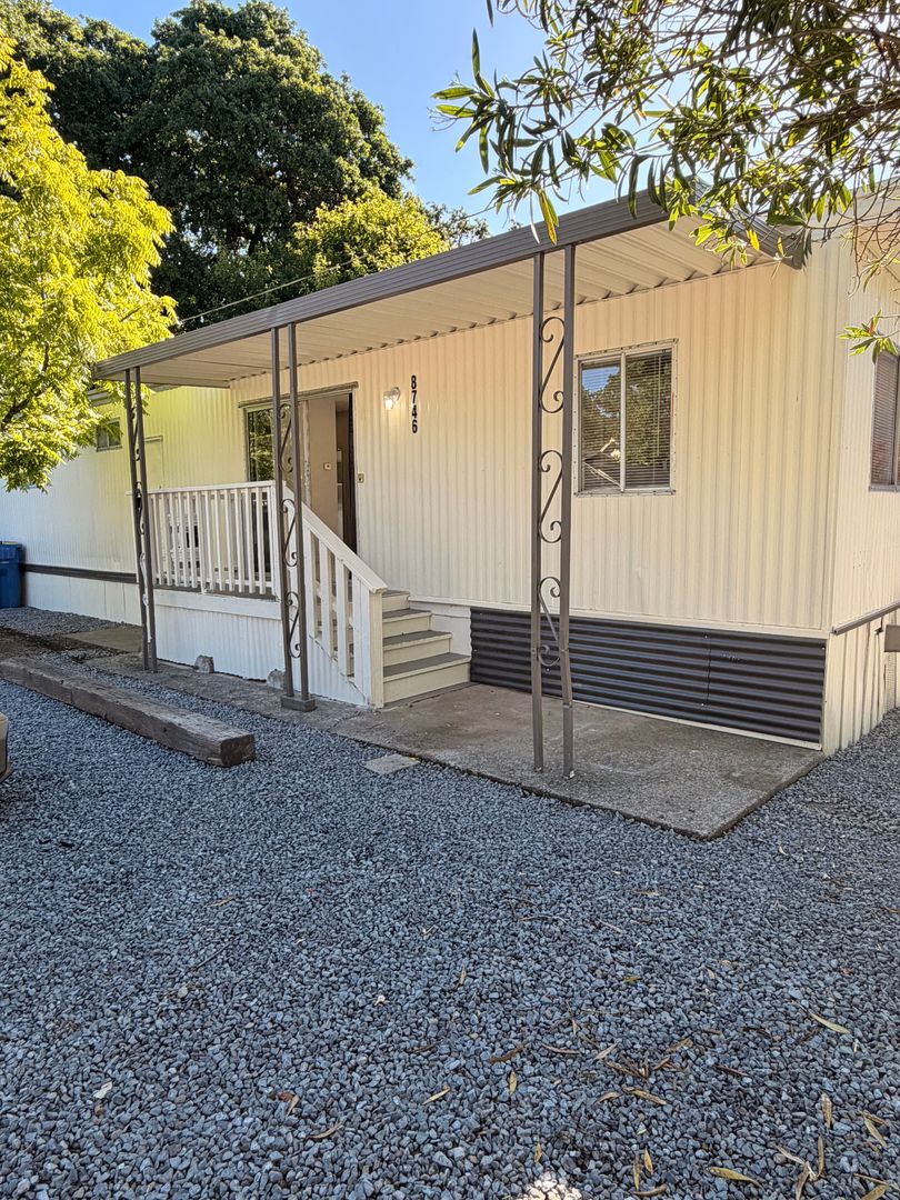 Windsor Apartment: 8710 Franklin Street