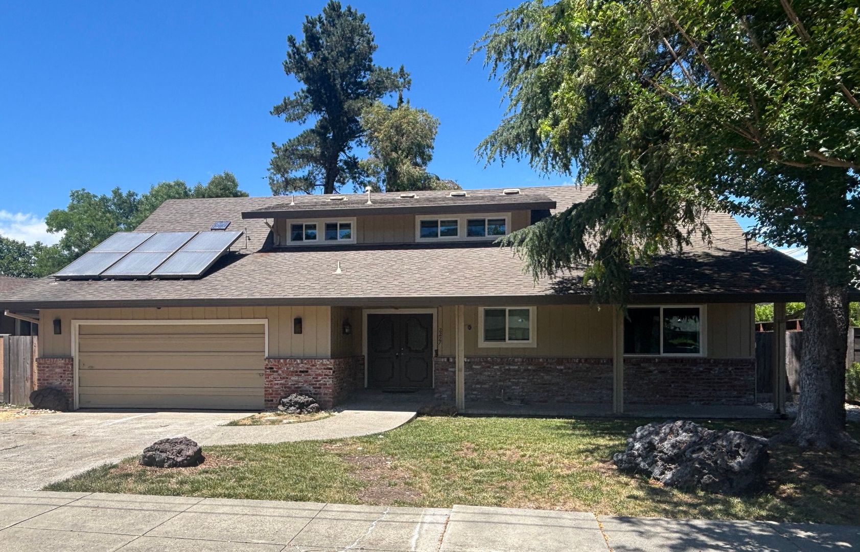 Santa Rosa House: 2227 Gainsborough Avenue