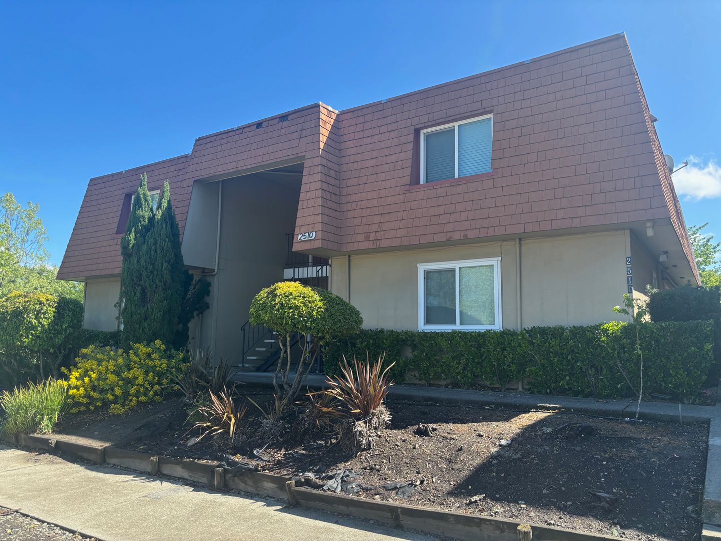 Santa Rosa Apartment: 2510 Yulupa Ave