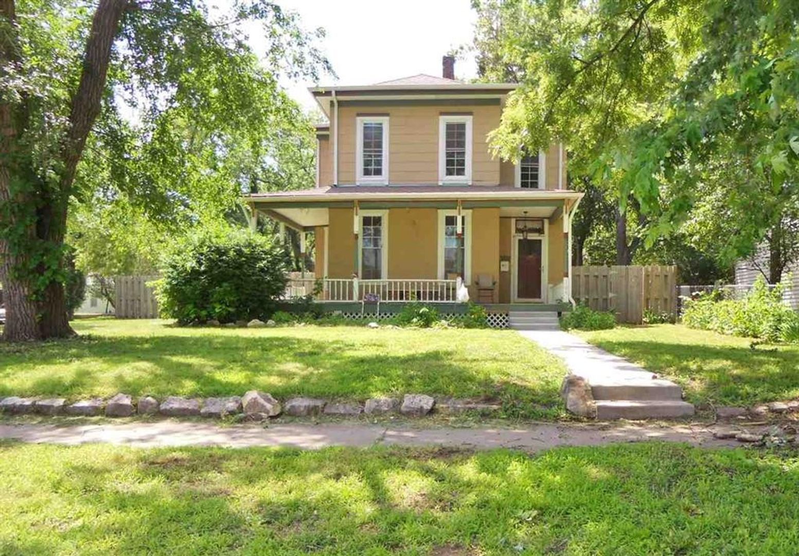 Junction City House: 106 N. Jefferson St