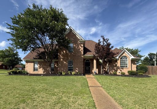 Your Dream Home Awaits in Lakeland!