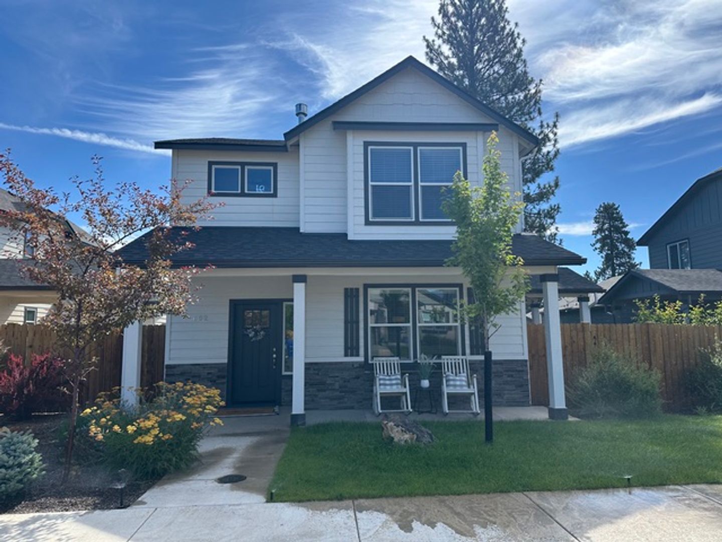 Sisters House: 692 W Willitts St