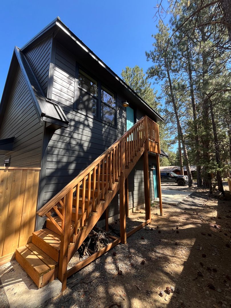 Sisters Condo: 831 S Oak Street