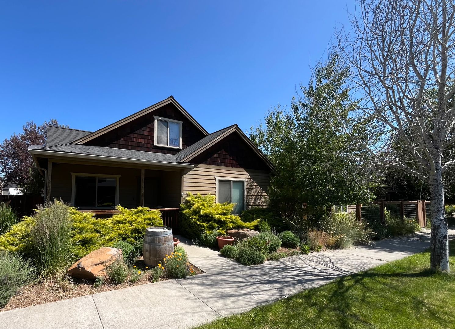 Sisters House: 310 E Aspenwood