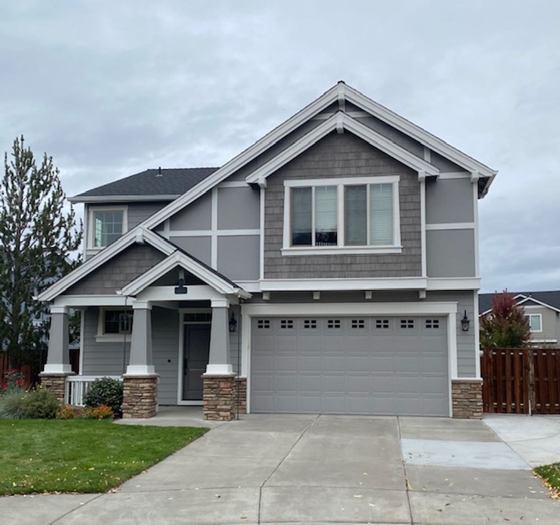 Redmond House: 788 NW 28th Loop