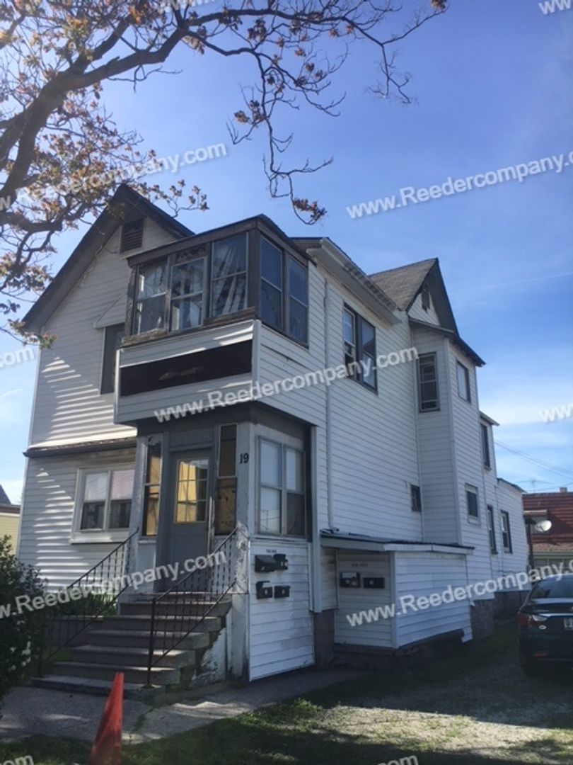 Hammond Apartment: 19 Rimbach Street