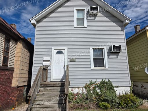 2 bedroom 1 bathroom duplex minutes from the Beach – photo 1