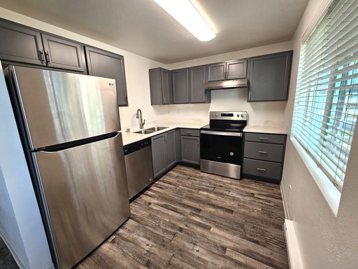 Renovated 2 bedroom! Move In Special on Select Apartments! – photo 1