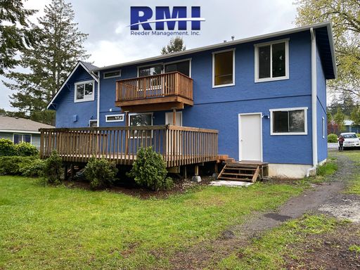 Large upstairs unit in Port Orchard! – photo 1