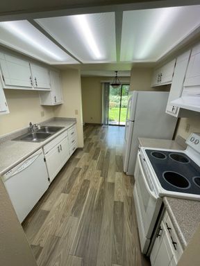 Beautiful Two Bedroom Available NOW- Great Waterfront Location