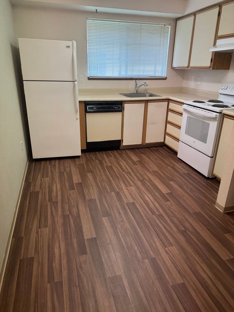 Auburn Apartment: 1120 37th Street SE