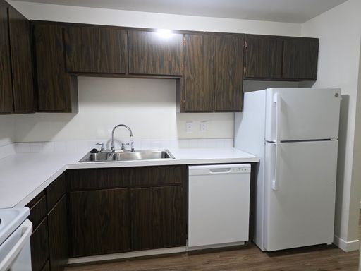 2 Bedroom, 1 Bath with 2 WEEKS RENT FREE! – photo 1