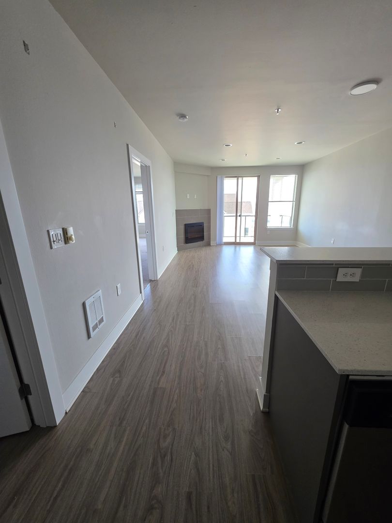 Tacoma Apartment: 1 St Helens Ave